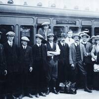 1WW VOLUNTEERS LEAVING FOR THE ARMY FROM BUDLEIGH SALTERTON STATION