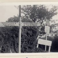 Road sign to Woodtown, Horrabridge and Tavistock