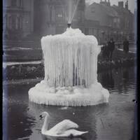 Swan and fountain, Dawlish