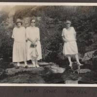 river-dawe-august-1926-phyllis-finch-muriel-ching-bowden-and-rose-ching_35993758521_o.jpg