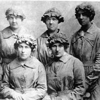 1WW WOMEN MUNITION WORKERS FROM HEATHCOAT FACTORY IN TIVERTON