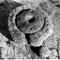 Quern for grinding corn byhand