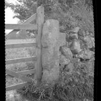 Cross in gate at Coxtor Farm