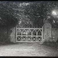 The Manor gate, Lew, North
