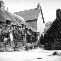 Cottages at the foot of Lustleigh Green
