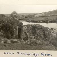 Cross below Donnabridge Farm