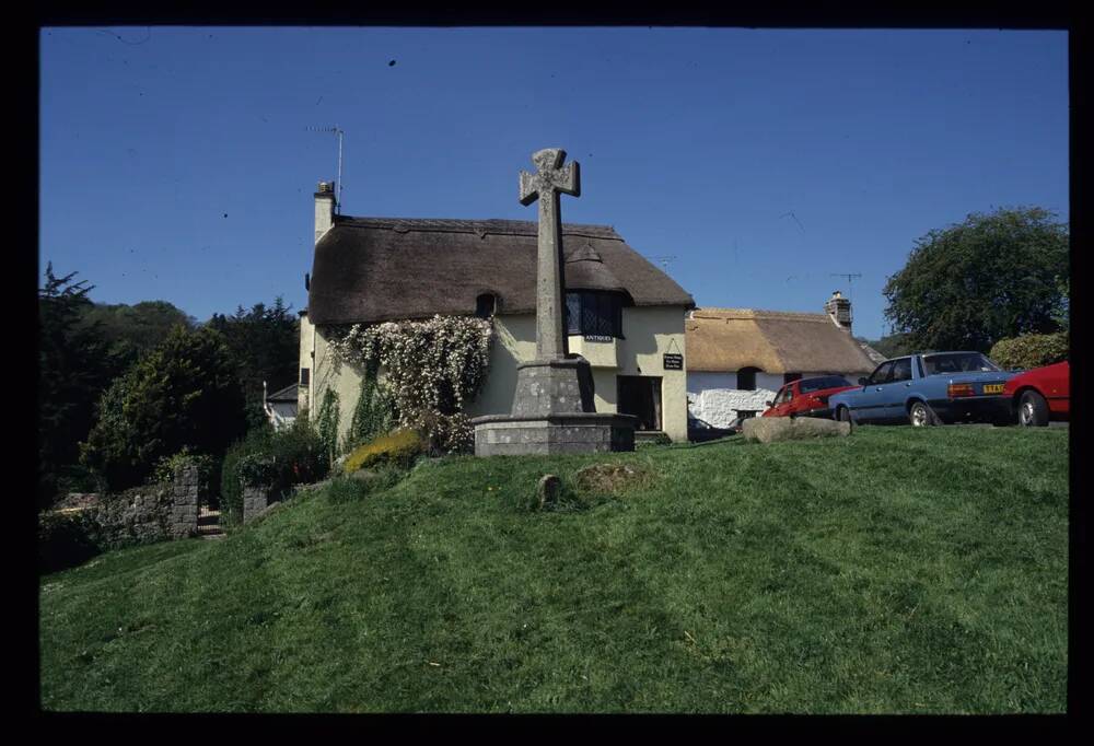 Lustleigh Green and Cross