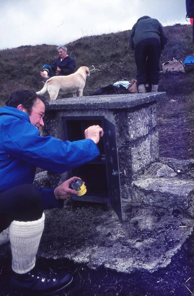 Refurbishing Cranmere Pool letterbox