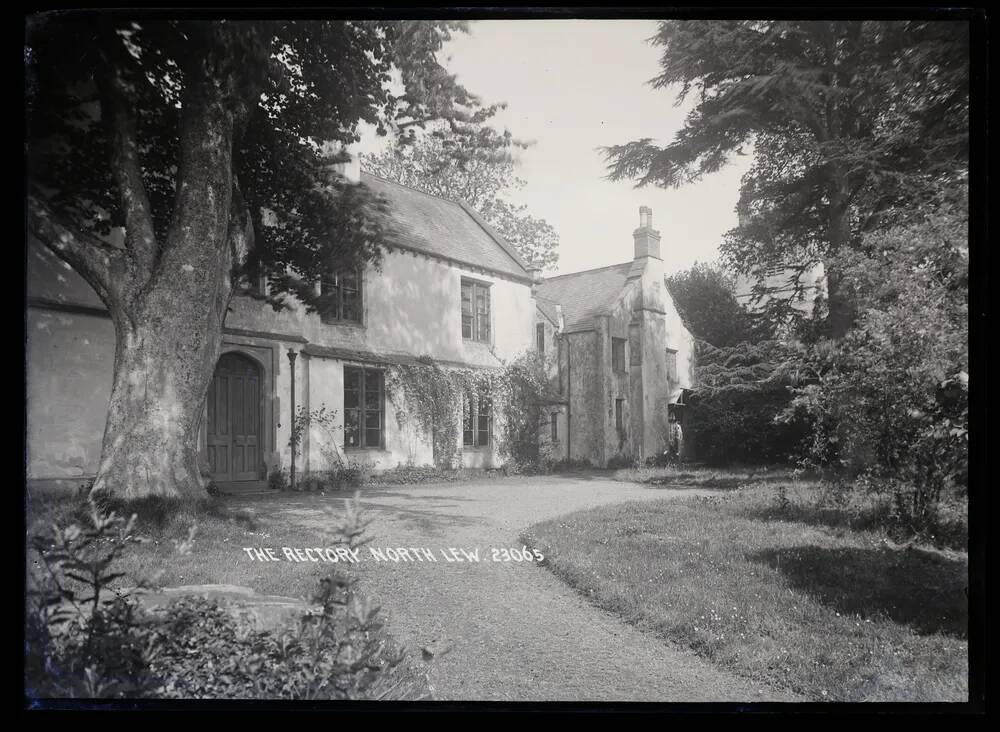 The Rectory, Lew, North