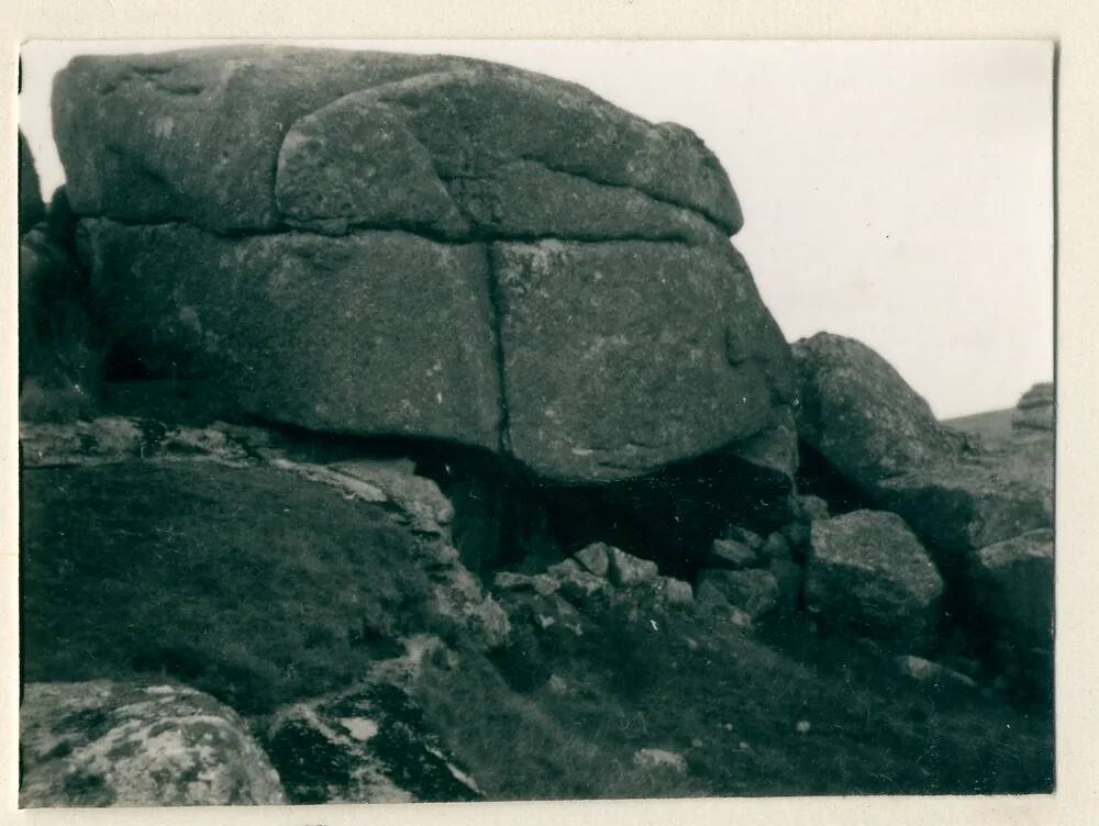 Cache under Roos Tor