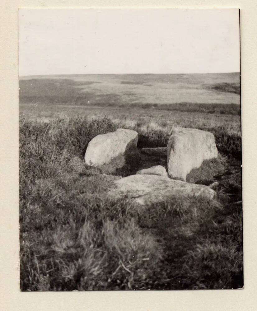 kist on Eastern side of Drizzlecombe