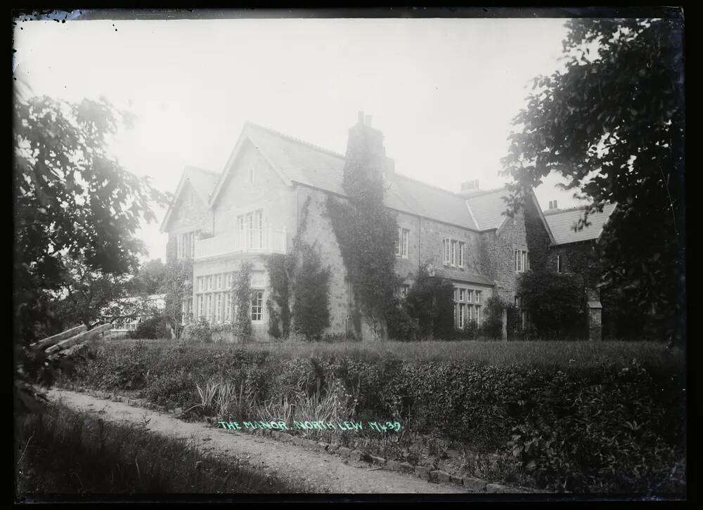 The Manor, Lew, North