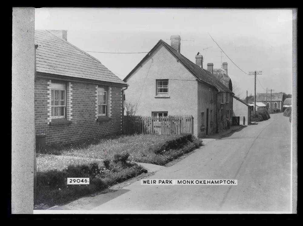 Weir Park: street view, Monkokehampton