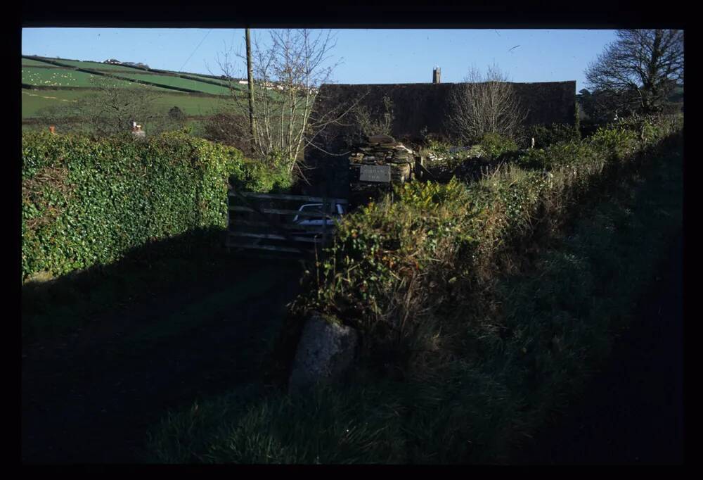 Cross at entrance to Haredon farm