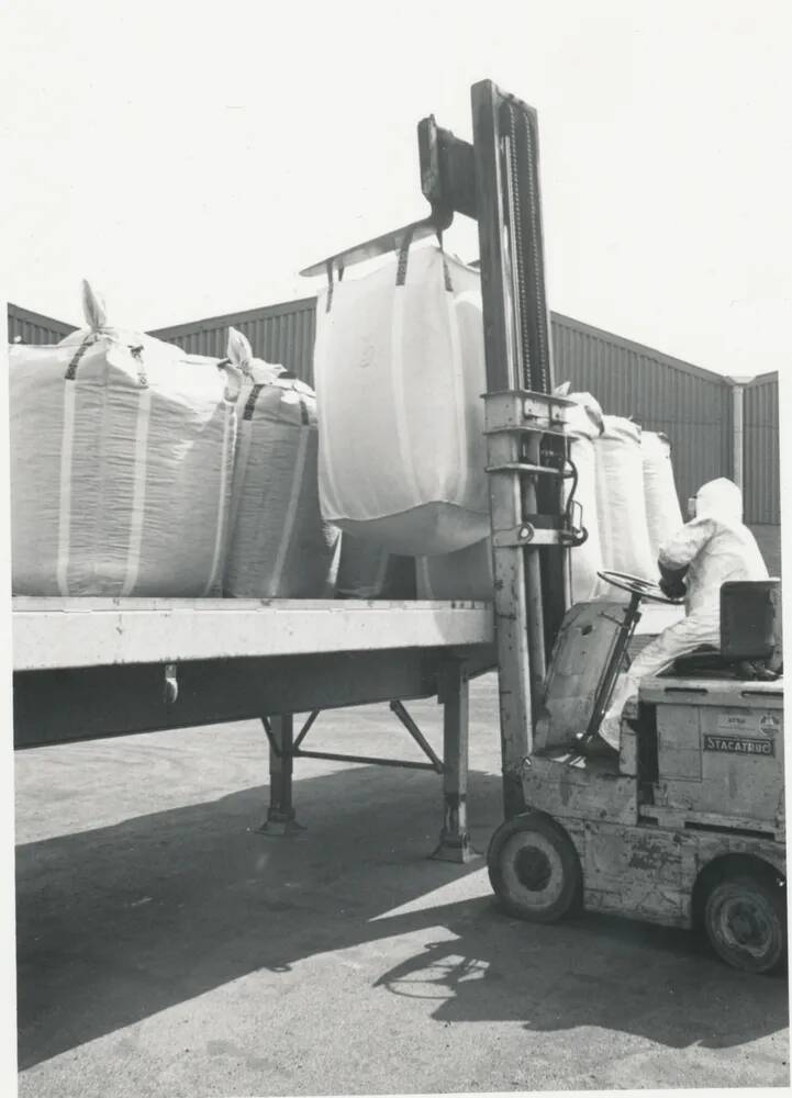 Loading product onto back of flatbed lorry using a forklift