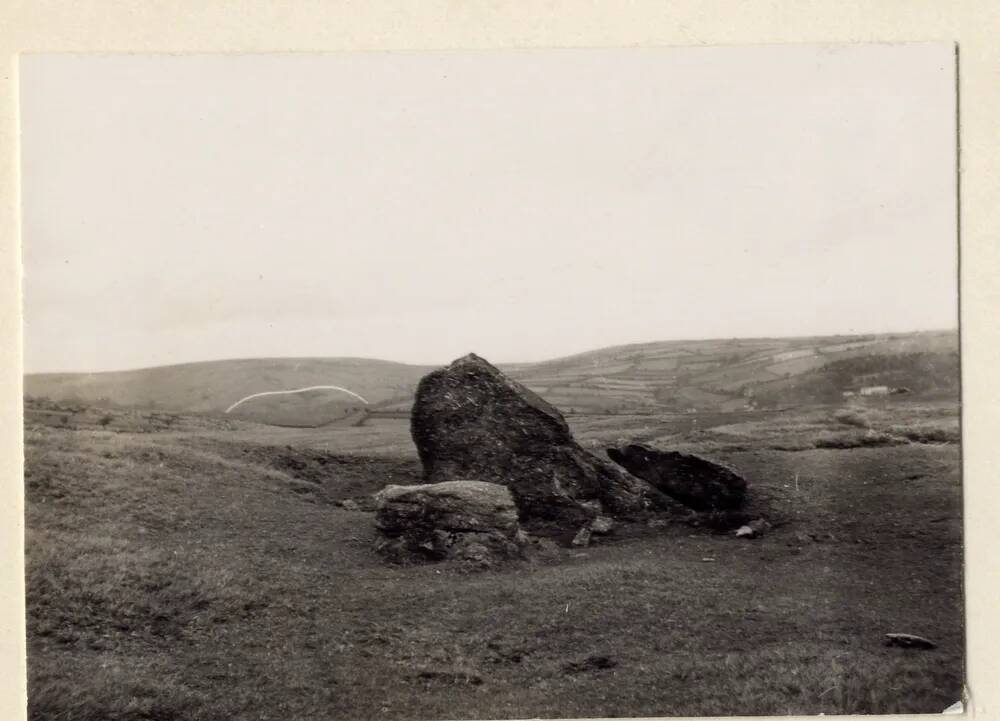 Corringdon Ball Tomb, Ball Gate