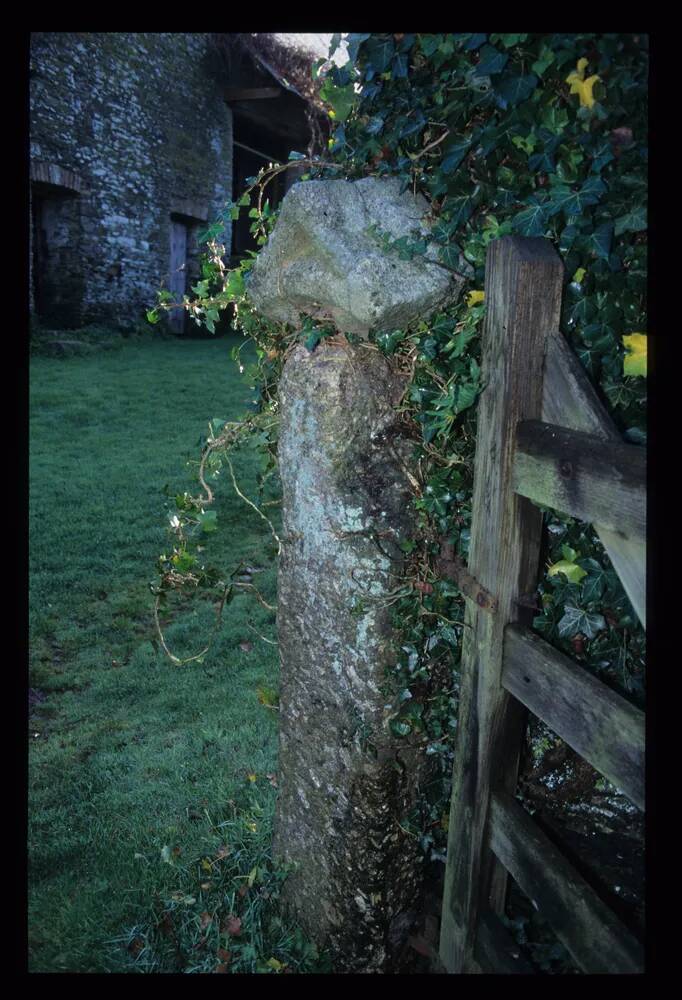 Haredon farm cross