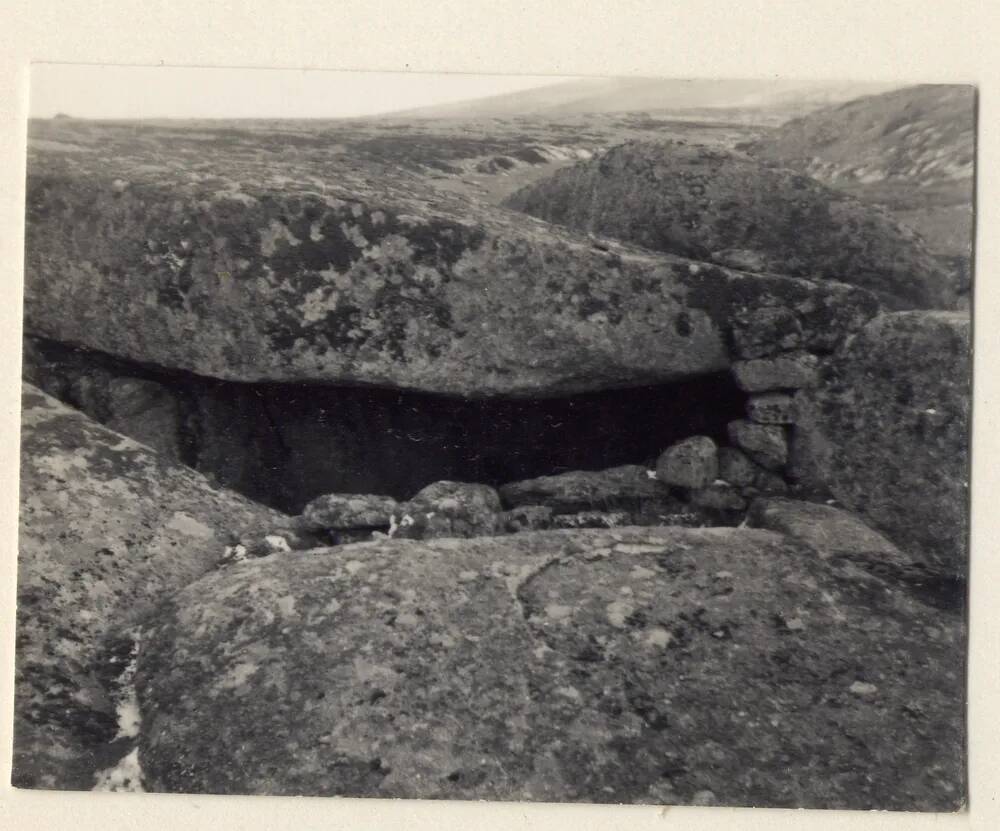 Cache at Black Rocks, Wollake