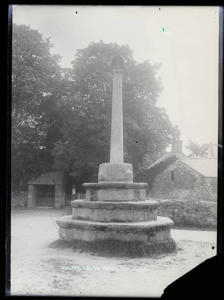 The Village Cross, Lew, North