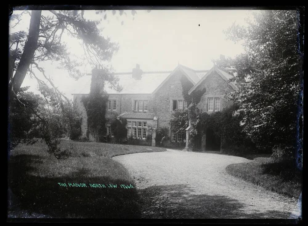 The Manor, Lew, North