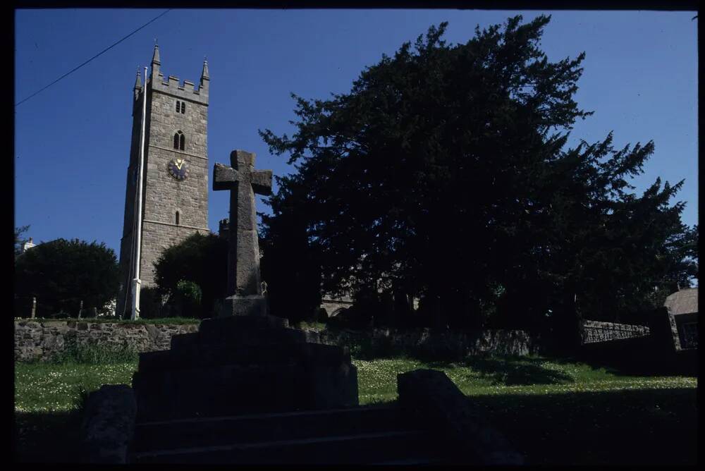 Bovey Tracey Churchyard