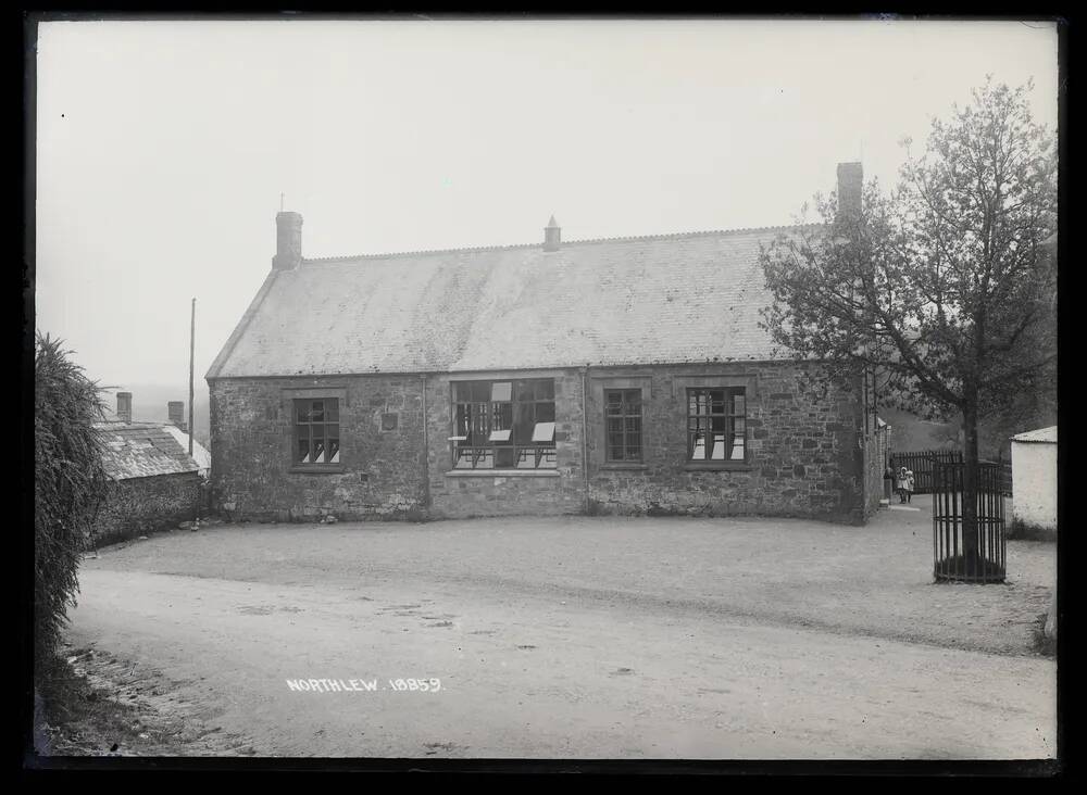 The School, Lew, North