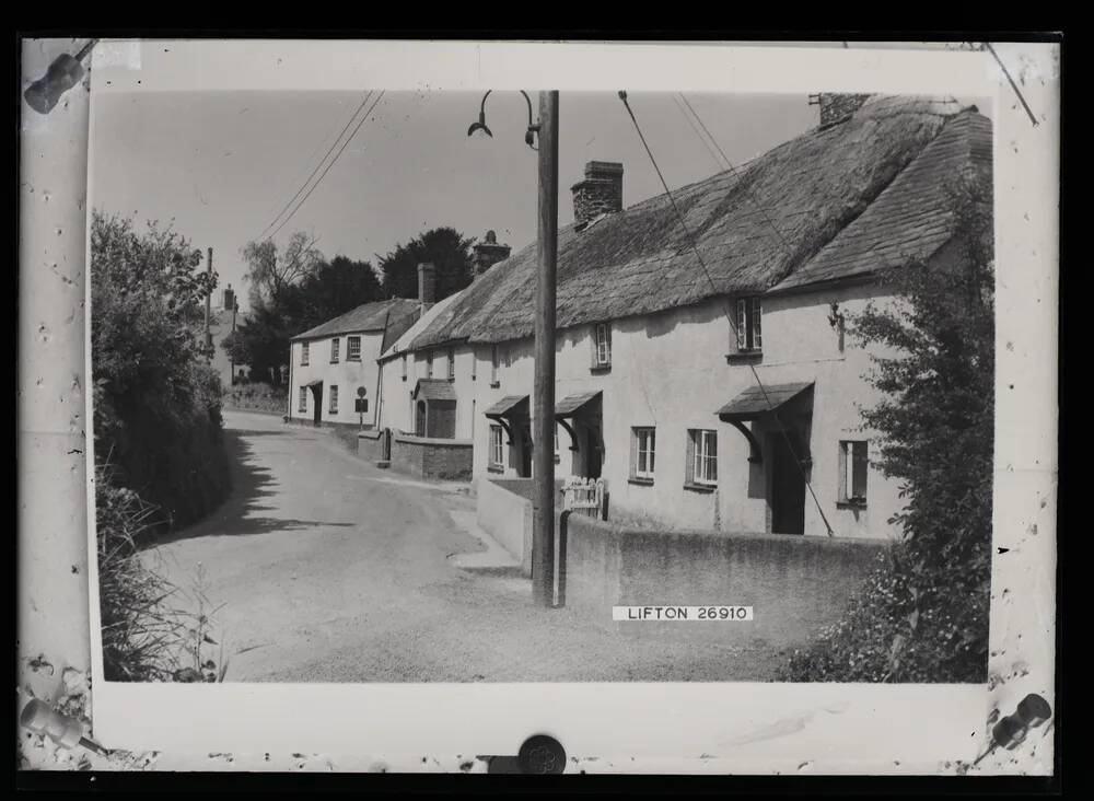 Thatched cottages, Lifton