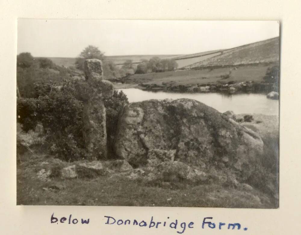 Cross below Donnabridge Farm