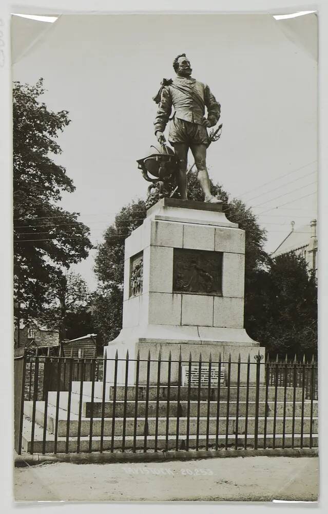 Tavistock  - Drake's statue